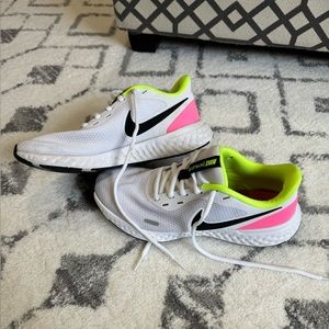 Nike Revolution